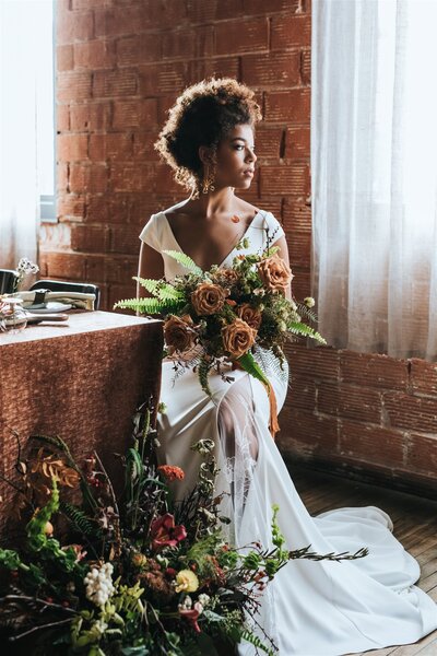 Organic florals meets modern design in the bridal editorial with florals by Small Flower Floral Studio featured on the Bronte Bride Blog.