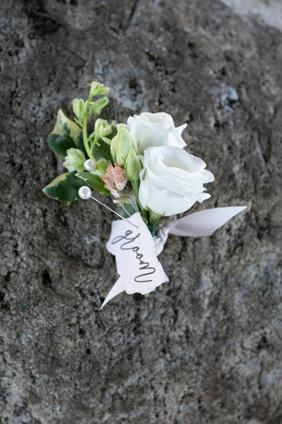 Delicate groom's boutonniere