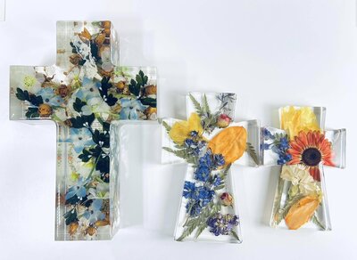 clock, resin keepsake, floral, preservation, flower preservation, bouquet preservation, wedding flower keepsake, memorial keepsake, dried flower keepsake, memorial flower preservation, preserved flowers in resin, texas preservation, cremation keepsake, breastmilk keepsake, ashes, dried flower, pressed flowers