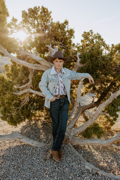 Las Vegas desert Cowboy country candid natural fun family photo shoot with kids, christmas holiday card photo shoot, Nevada, LV, Vegas portraits photographer, young families, things to do in Las Vegas, photography at Red Rock Canyon, sunset, sunrise