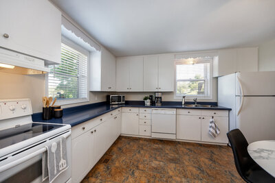 2359 Baseline eat in kitchen (2)