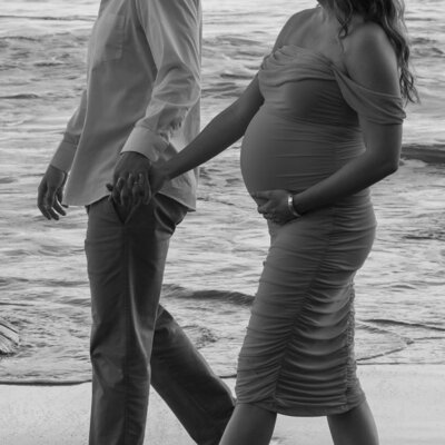 romantic black and white beach maternity photo