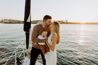 Sailing on San Diego Bay Beach candid natural fun family photo shoot with kids, christmas holiday card photo shoot, San Diego portraits photographer, young families