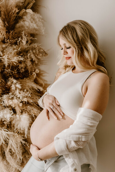 pregnant mother at her maternity photoshoot