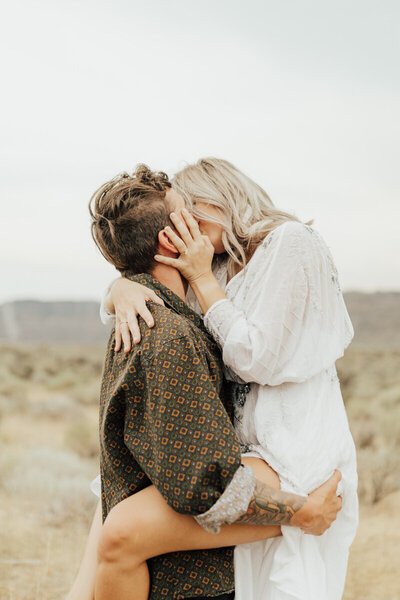 couple kissing in the desert