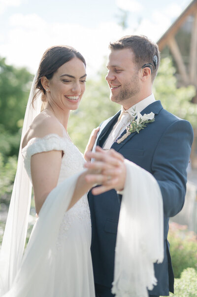 hands-wedding-picture