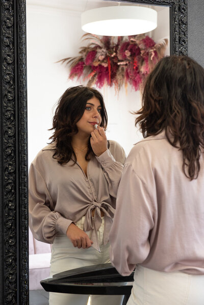 Jolien De Meutter - MUAH Antwerpen -Glamora bridal styling, feestmake-up en kapsels. Make-up artist Antwerpen. Haar kleuren, krullend haar kapsalon Antwerpen. MUAH aan huis.