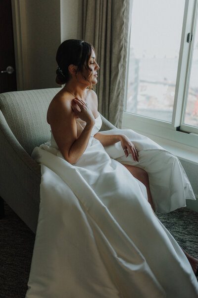 New York Wedding Photography bridal portraits wedding portraits ideas photo by Emily Avila, the anti-awkward, fun-loving, love-affirming wedding photographer of Central Pennsylvania
