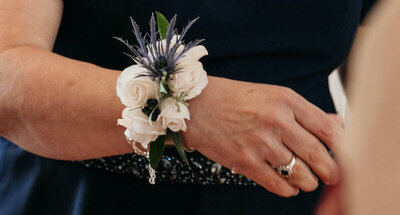 Glen-Ellen-Farm-MD-wedding-florist-Sweet-Blossoms-modern-corsage-LA-Birdie-Photography