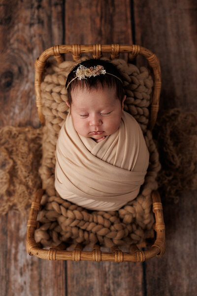 Lyn Mizell is the top newborn, cake smash, and family photographer on the Peninsula in Newport News, serving all of Hampton Roads, Virginia, including Chesapeake, Hampton, Suffolk, Williamsburg, Yorktown, and Virginia Beach.