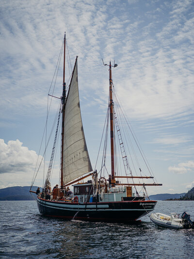 sail boat wedding on salt spring island