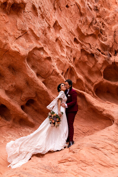 This couple chose to have their Las Vegas elopement at the Valley of Fire