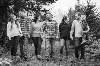 Big family walking together in Black & White | Family Session