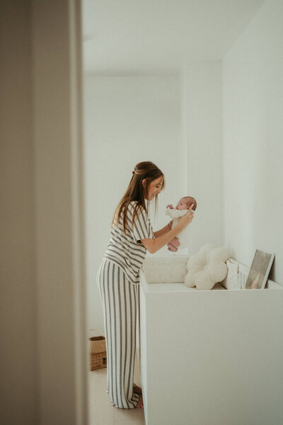 mama en kindjes bloemenweide fotoshoot