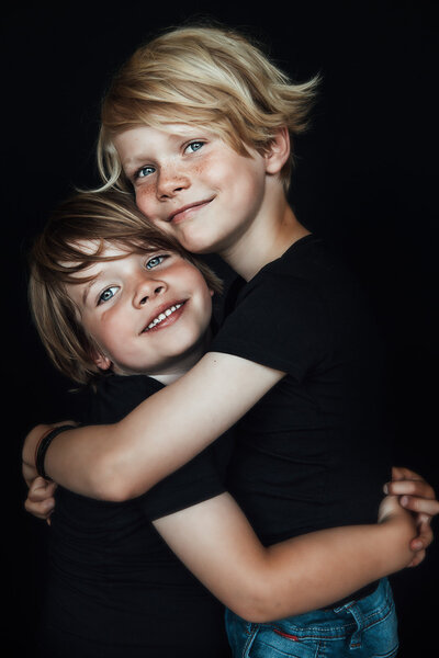 Portretshoot op locatie in Nissewaard met ontspannen uitstraling