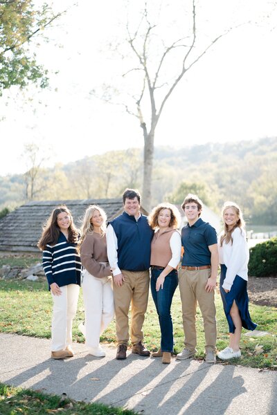 Ravenswood-Mansion-Mini-Session-by-Nashville-Family-Photographer-Dolly-DeLong-a-family-of-six-standing-at-ravenswood-mansion-looking-at-camera