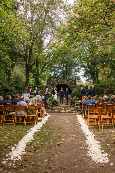 The Lodge at St Edward State Park outdoor ceremony photos by joanna monger