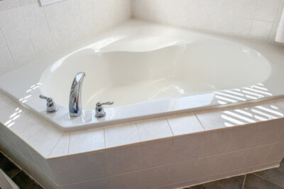 615 Oxbow ensuite (4)