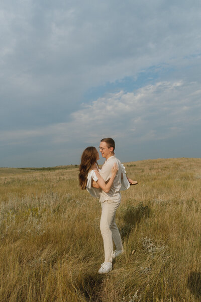 minot-north-dakota-engaged-couples-photographer-vintage-romantic-dana-maruna-photo-17