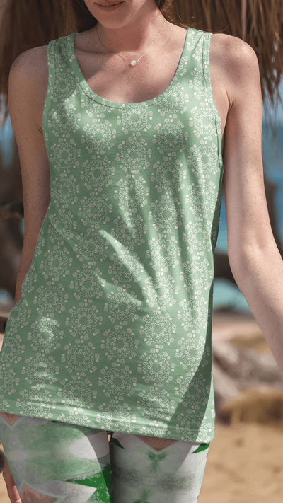 Maquette créée par Fenicia Studio pour l'identité visuelle d'une marque de yoga. Elle représente un t-shirt de la marque aux couleurs de l'univers graphique.