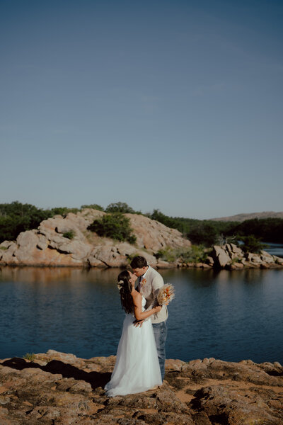 oklahoma wedding photographer documents elopement