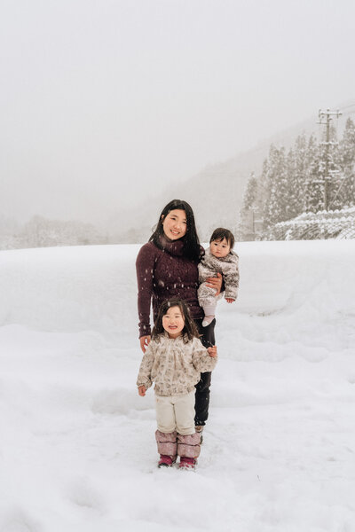 Hyakok Lens Photography offers  location photography in Gifu Takayama, Toyama, and beyond.