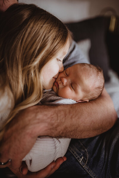 BIG SISTER LITTLE BROTHER SIBLINGS NEWBORN LIFESTYLE SESSION