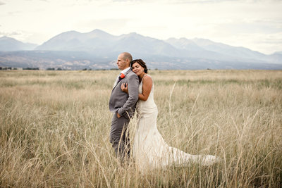 EverettRanch002SalidaColoradoWeddingsRusticOutdoorBarnBlushFlowers