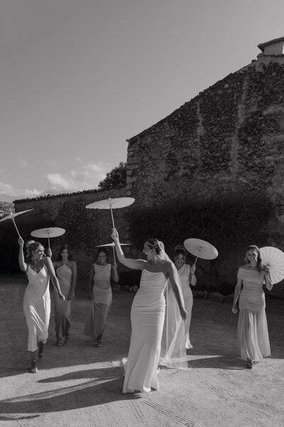 Newly we couple pose for a photography at there sunny luxury wedding ceremony in the south of France