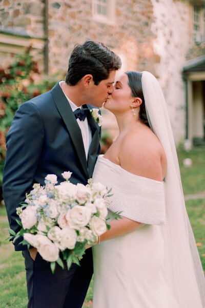 A couple leans in for a kiss at Anthony Wayne House.