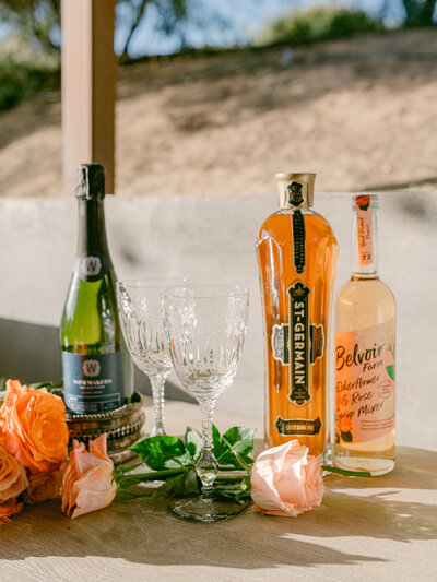 Ben and Nicole’s luxury destination wedding and rehearsal dinner at a San Diego winery estate, captured in timeless editorial style by Michael Asmussen, international destination wedding photographer serving California, Tokyo, Seoul, and beyond. サンディエゴのワイナリー・エステートで行われたベンとニコールのラグジュアリーなデスティネーション・ウェディングとリハーサルディナーは、カリフォルニア、東京、ソウルを拠点とする国際的なウェディングフォトグラファー、マイケル・アスムッセンによってタイムレスなエディトリアルスタイルで捉えられました。Ben 与 Nicole 的奢华目的地婚礼及在圣地亚哥酒庄的彩排晚宴，由国际知名的目的地婚礼摄影师迈克尔·阿斯穆森以经典的编辑风格拍摄，服务范围涵盖加州、东京、首尔及更多地区。벤과 니콜의 럭셔리 데스티네이션 웨딩과 샌디에이고 와이너리 에스테이트에서 열린 리허설 디너는 캘리포니아, 도쿄, 서울 등지에서 활동하는 국제적인 웨딩 포토그래퍼 마이클 아스무센의 타임리스한 에디토리얼 스타일로 담아냈습니다.
La lujosa boda de destino de Ben y Nicole y su cena de ensayo en una finca vinícola de San Diego, capturada con un estilo editorial atemporal por Michael Asmussen, fotógrafo de bodas de destino internacional que trabaja en California, Tokio, Seúl y más allá. l matrimonio di destinazione di lusso di Ben e Nicole e la loro cena di prova presso una tenuta vinicola di San Diego, raccontati con uno stile editoriale senza tempo da Michael Asmussen, fotografo di matrimoni di fama internazionale attivo in California, Tokyo, Seul e oltre.