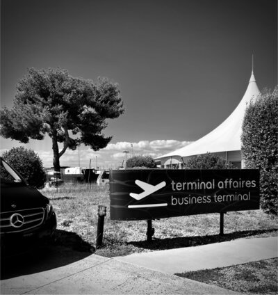 Chauffeur privé pour vos transferts aéroports et gares à Toulon dans le Var