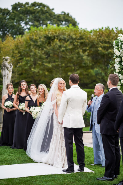 emma-cleary-new-york-nyc-wedding-photographer-videographer-oheka-castle-leslie-matt-560