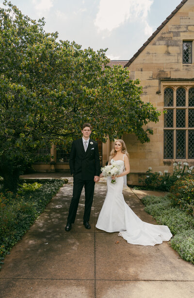 Summer timeless wedding at The Paine Art Center and Gardens 
