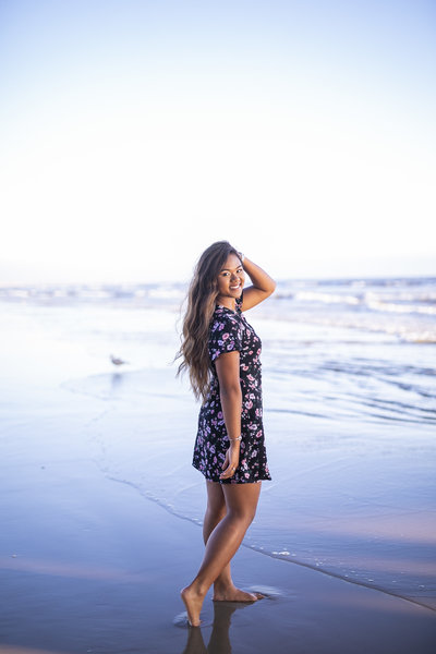 Senior Photography, girl standing at the beach