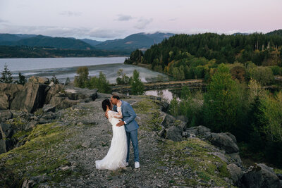 A gorgeous Columbia River Gorge elopement in Oregon. 