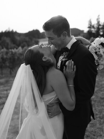 wedding-at-oswego-hills-vineyard-winery-portland-oregon-by-the-tenneys-photography-40