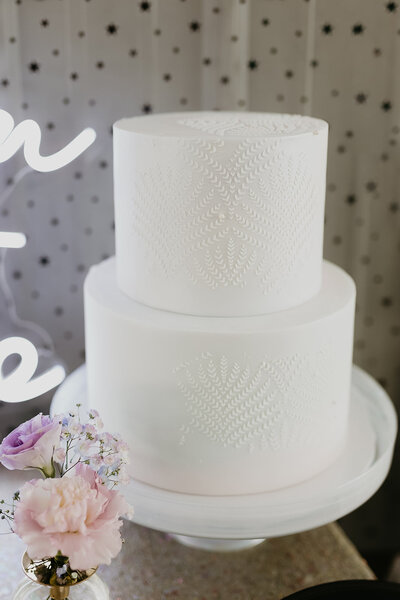Crazy in love holographic wedding inspiration, with cake by Yvonne's Delightful Cakes, classic cakes & desserts in Calgary, Alberta, featured on the Brontë Bride Blog.