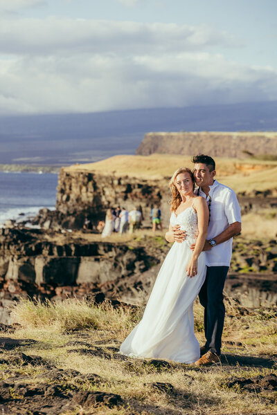 hawaii wedding couple sunset cliffs