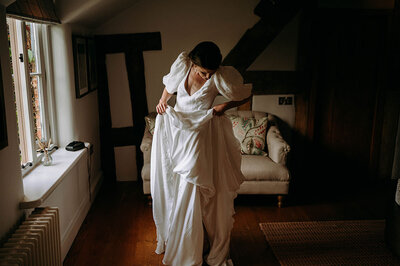 Bride getting ready at the hilden house in vermont  