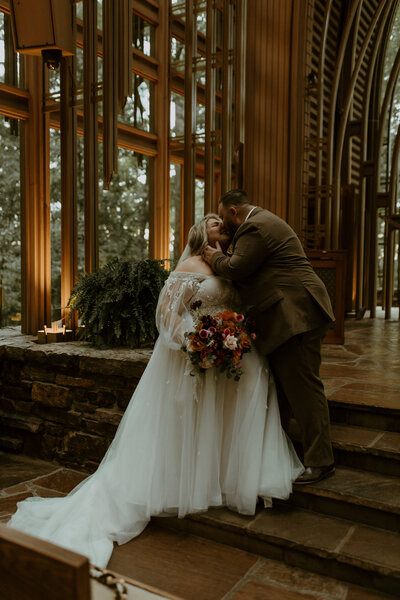 Elopement Wedding at Mildred B. Cooper Chapel in Arkansas