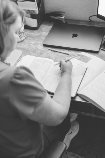 Tori Dawson, faith-based leadership coach and brand photographer for women