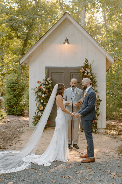 chapel-hill-raleigh-north-carolina-fall-october-wedding-documentary-style-al-fresco-reception-morgan-augusta-images-319