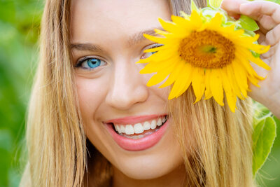 Marin in the sunflower field surrounded by sunflowers on all sides