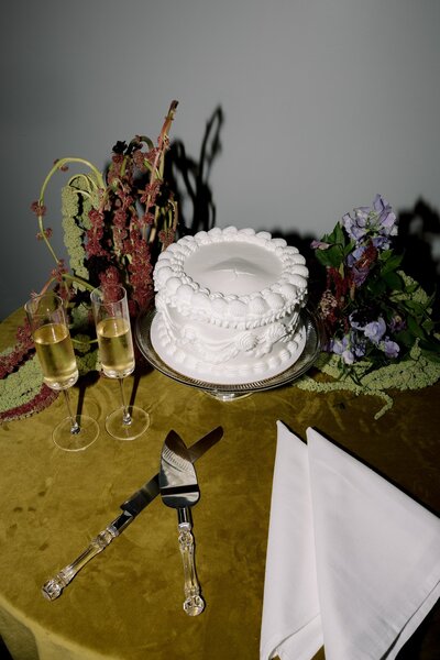 Wedding cake and flowers