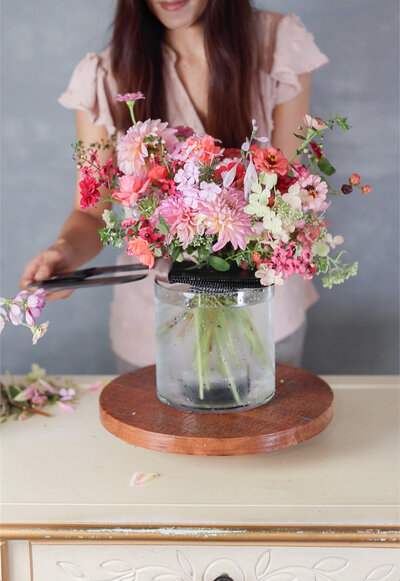 Making a pink red flower bouquet using StemSlider with garden flowers