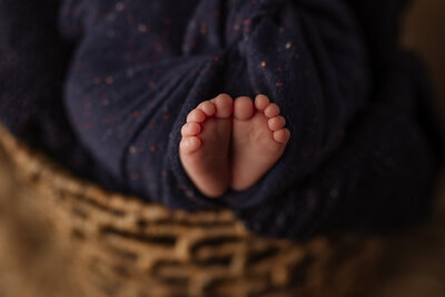 baby-toes-newborn-photo-inspiration