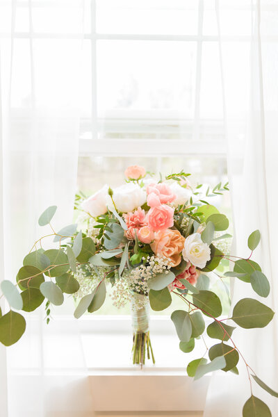 From the ceremony to the reception, the Woods wedding at White Oak Wedding Barn in Marshall County was filled with romance. Discover unforgettable wedding moments captured in the charming barn setting.