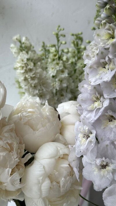 a mix of ivory toned florals. 