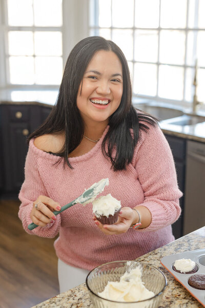 Belle, the DMV photographer who loves to bake